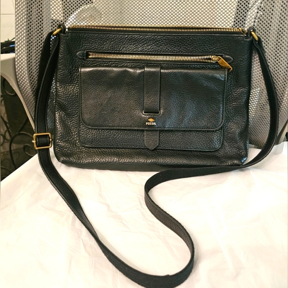 Fossil Kinley Leather Black Crossbody Black - Like New Condition - Picture 1 of 7
